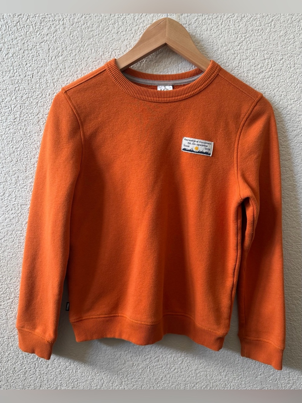 REI CO•OP Kids Unisex Large 14-16 Autumn Orange logo patch Crewneck sweatshirt